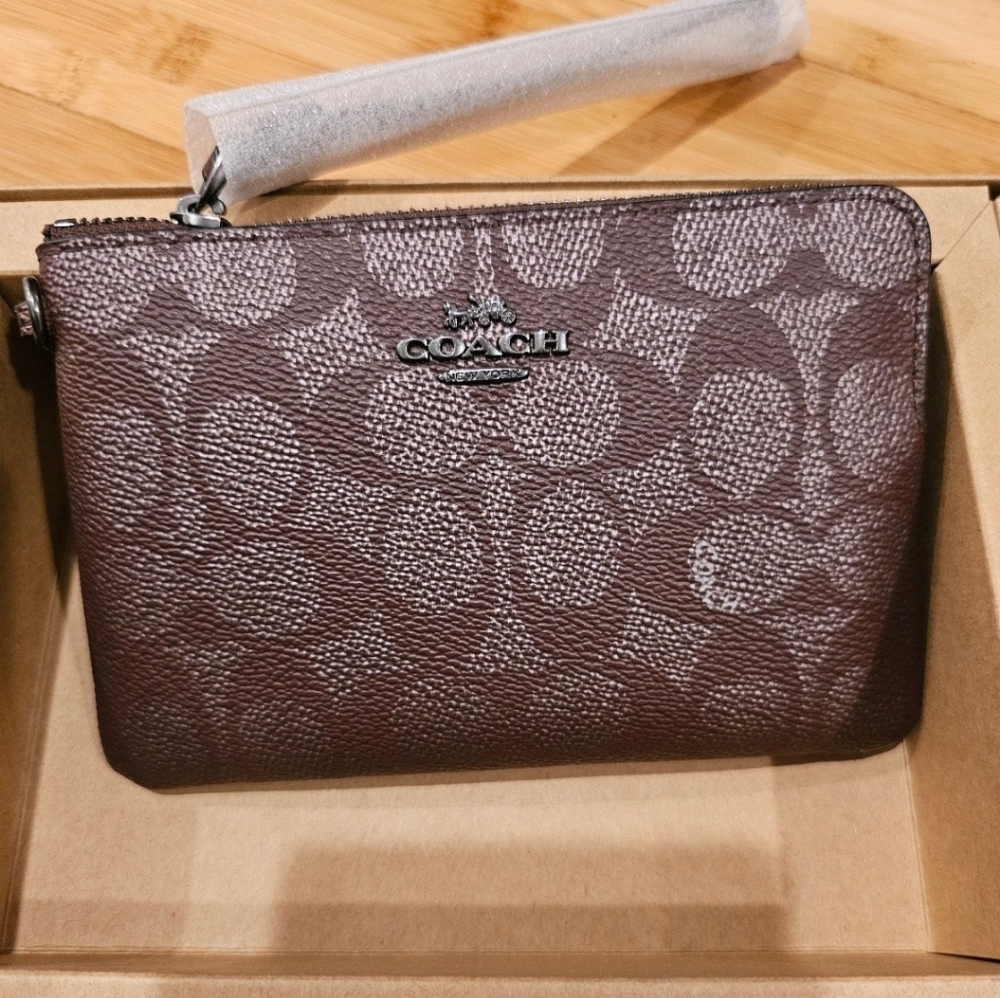 Coach Corner Zip Wristlet NWT - Picture 2 of 7